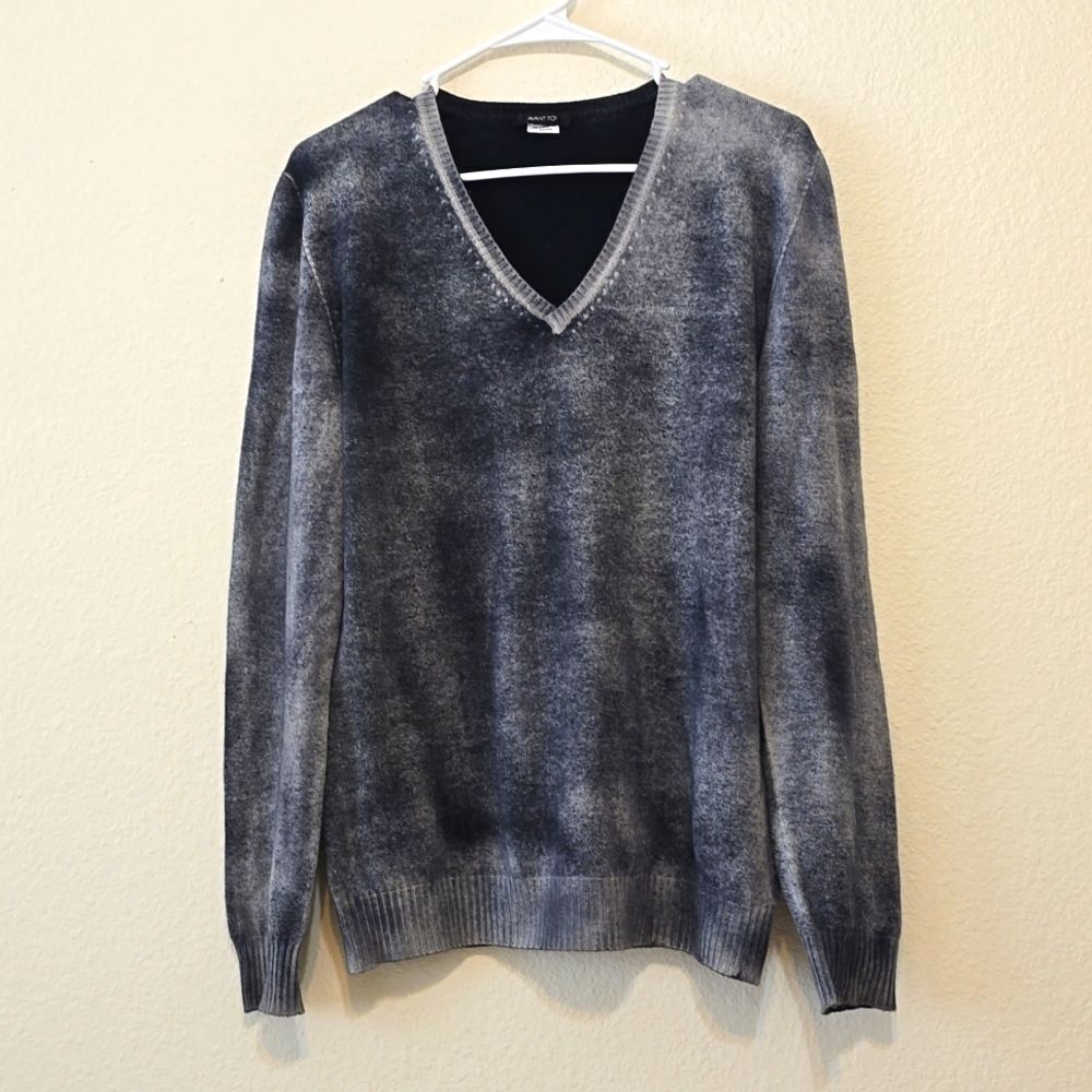 - AVANT TOI CASHMERE BLEACHED VNECK SWEATER‎ small (missing)